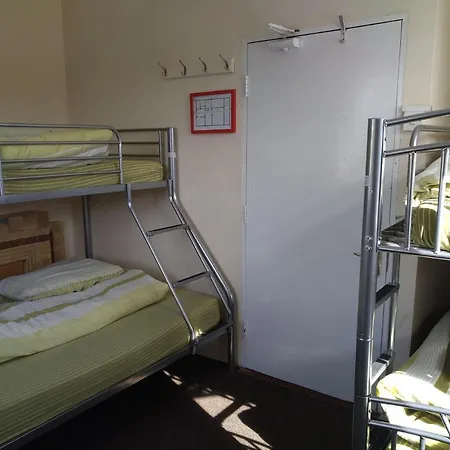 Dempseys Hostel *